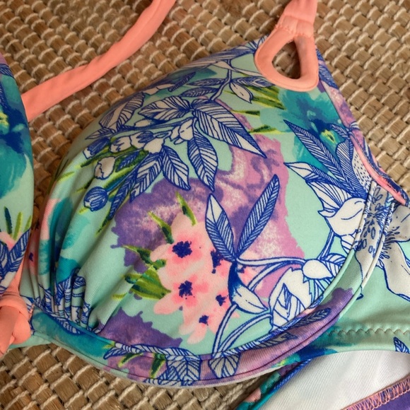 Victoria’s Secret size small extra padding push-up bikini swim suit top - Picture 9 of 9